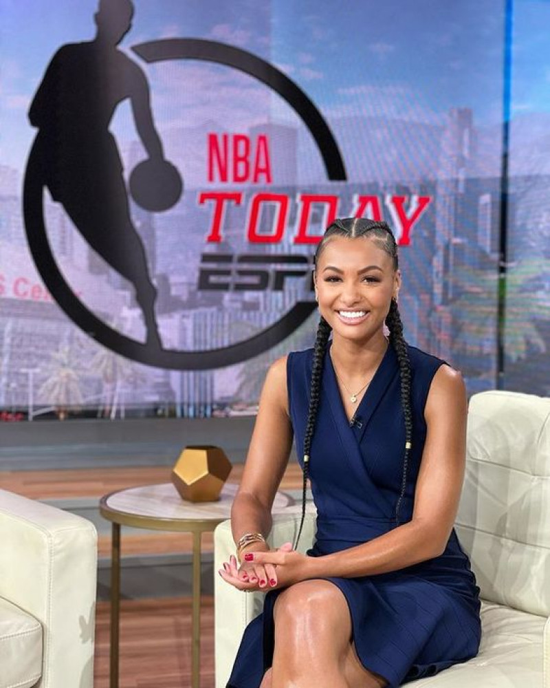 malika andrews sexy, malika andrews, sports writer, nba today, blue mini wrap dress, blue casual short