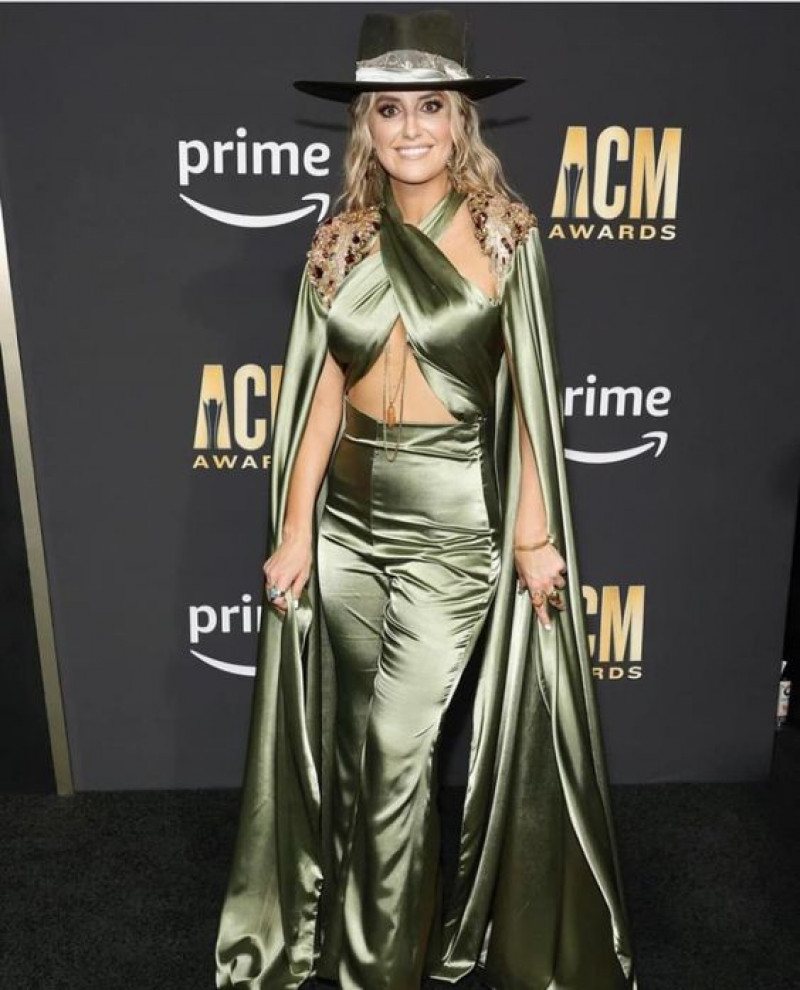 the 58th academy of country music awards, acm awards 2023, country music, lainey wilson, fashion model, red carpet, green maxi wrap dress