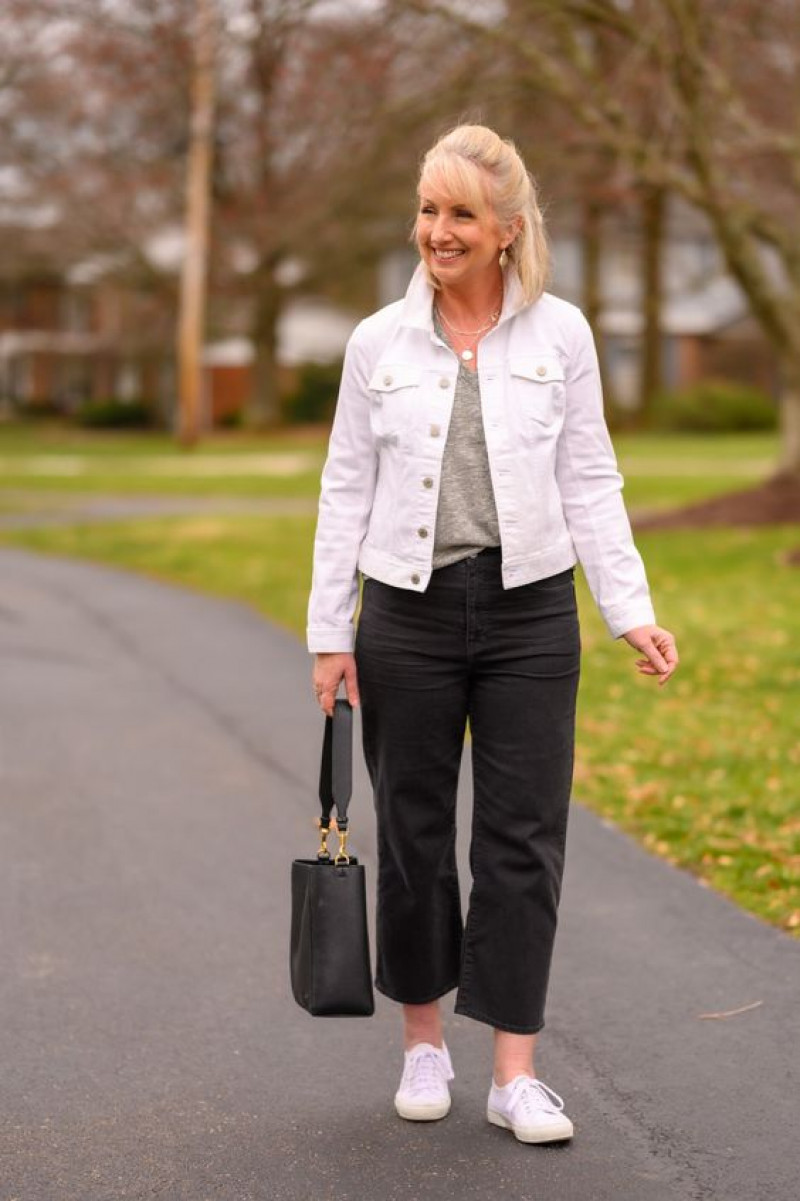 white casual jacket, black casual trouser, white sneaker