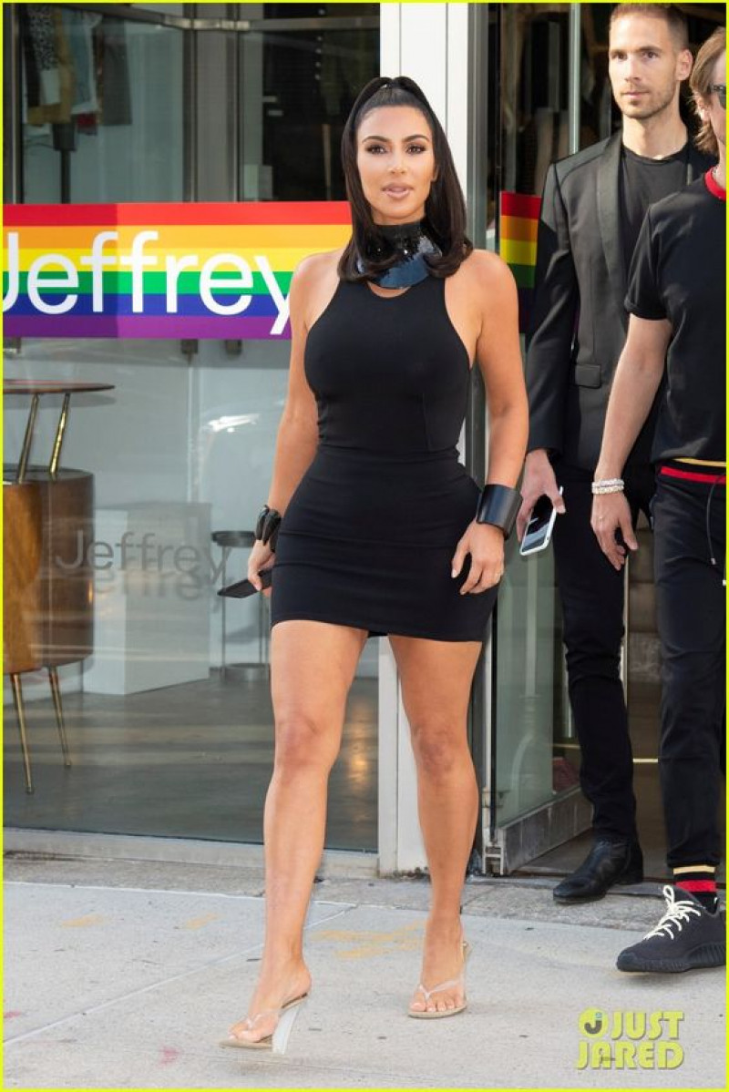 Kim Kardashia's Flaunting Her Feet And Curves