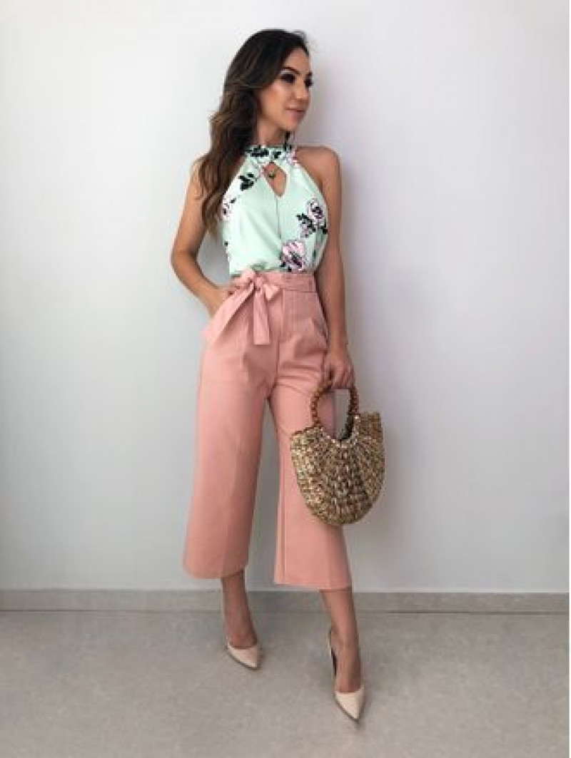 fashion model, women's pants, pink casual trouser, beige pump, three quarter pants, womens fashion, capri pants