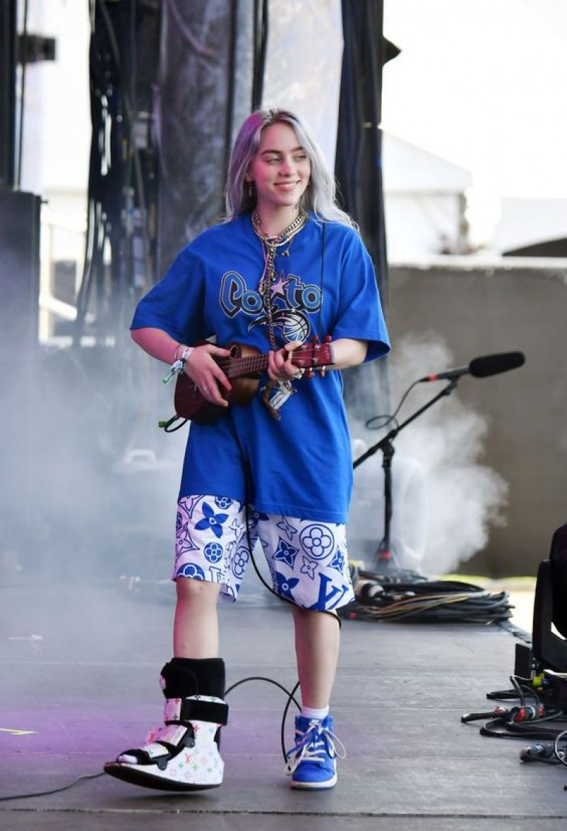 Billie Eilish Feet