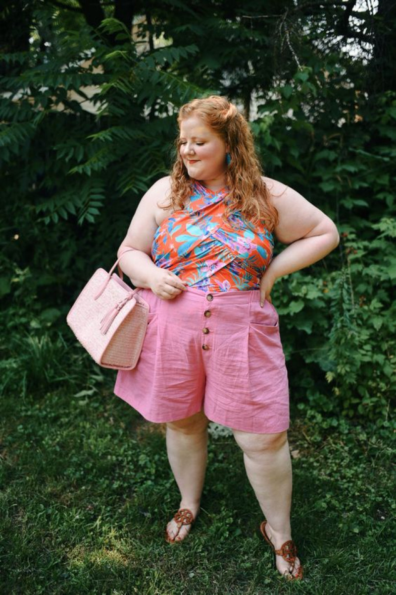 pink casual short, wrap top, beige flip-flop