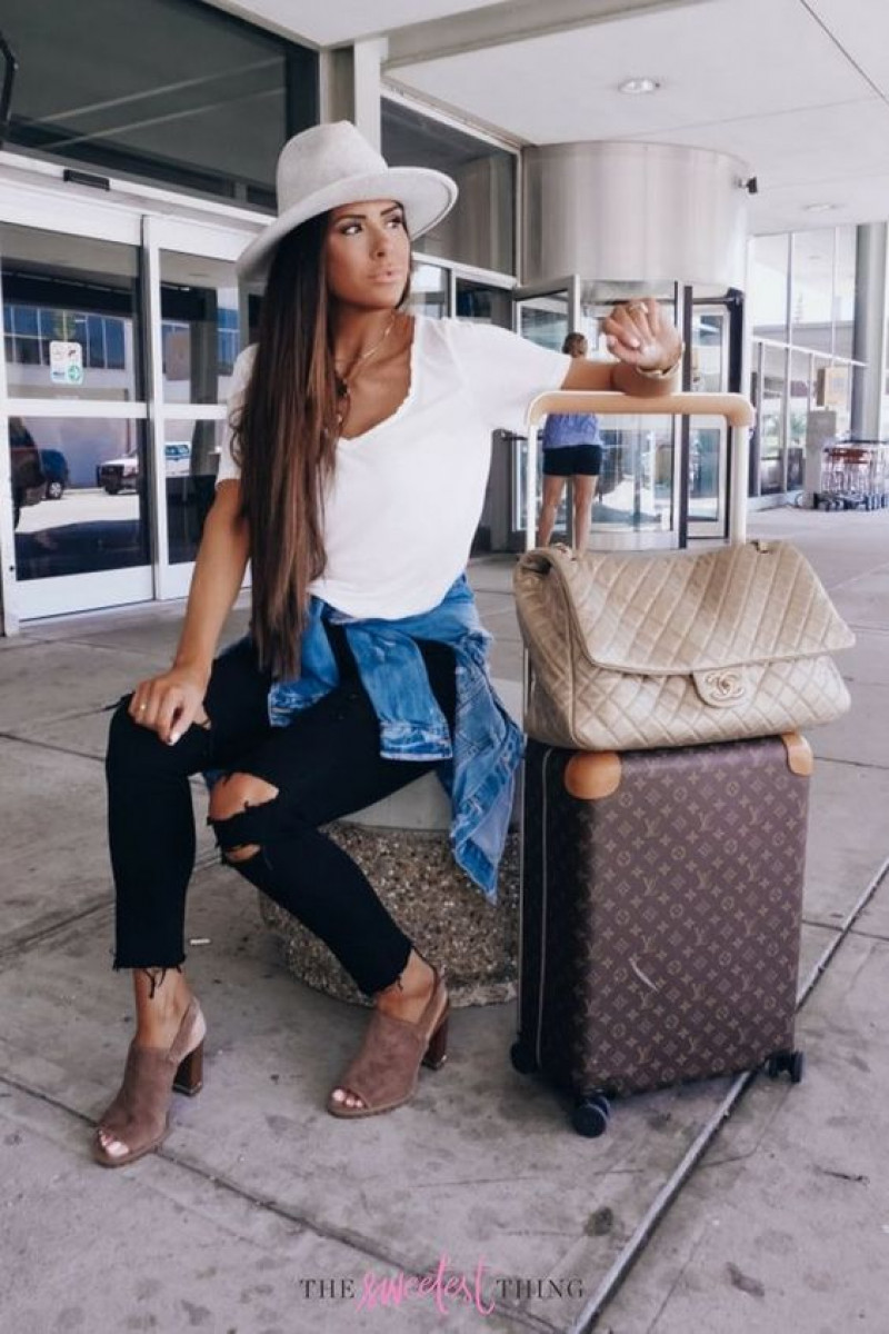 cute outfits for airport travel, jackson hole airport, travel fashion, blog travel, sun hat, black casual trouser, white crop top, beige formal sandal