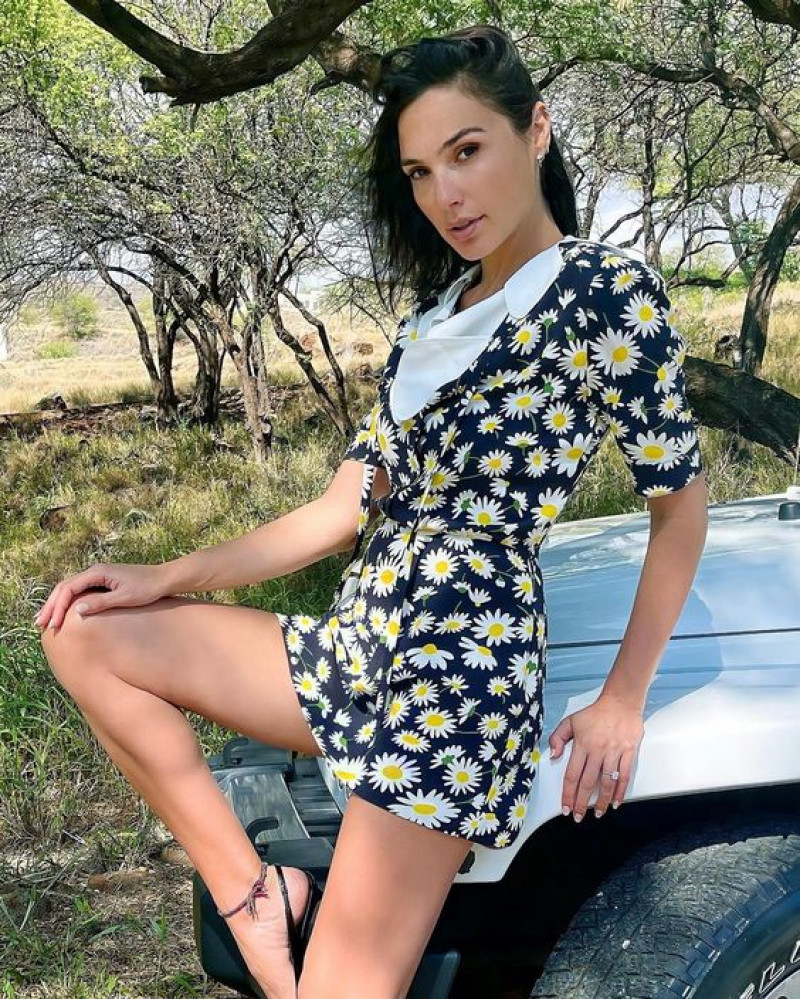 gal gadot legs 2021, celebrity style, wonder woman, gal gadot, mini blouse dress