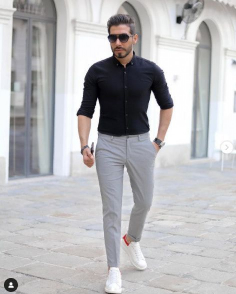 navy blue chinos, men's style, black shirt, white sneaker, white trainer