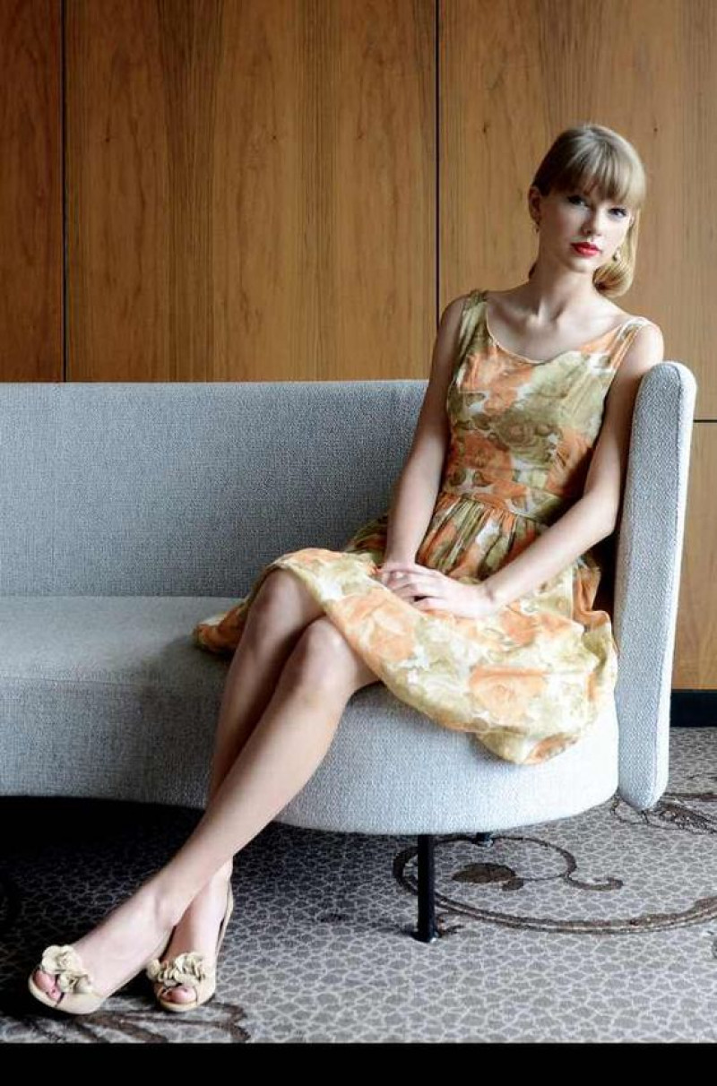 taylor swift feet, taylor swift music, singer-songwriter, taylor swift, midi slip dress