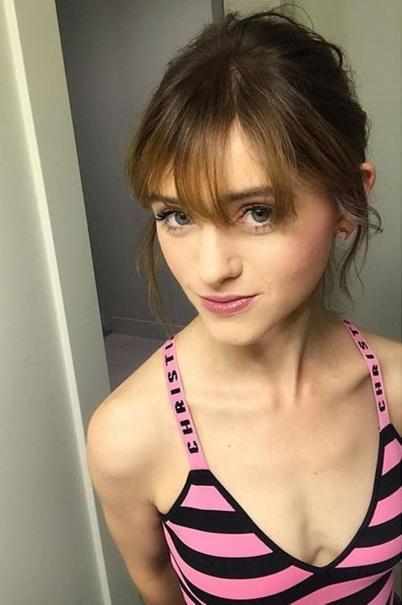 natalia dyer cum fake, natalia dyer, active tank