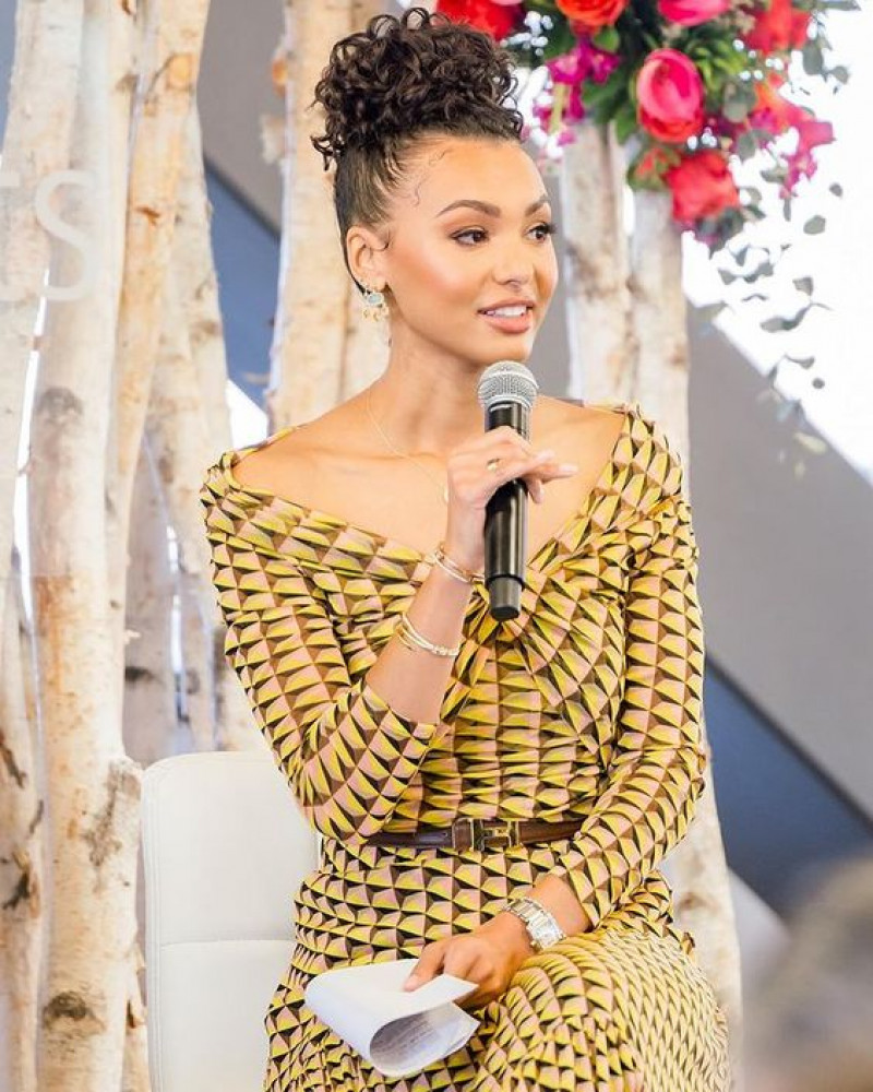 malika andrews ig, 2020 nba bubble, malika andrews, light-hearted, nba countdown, sweater