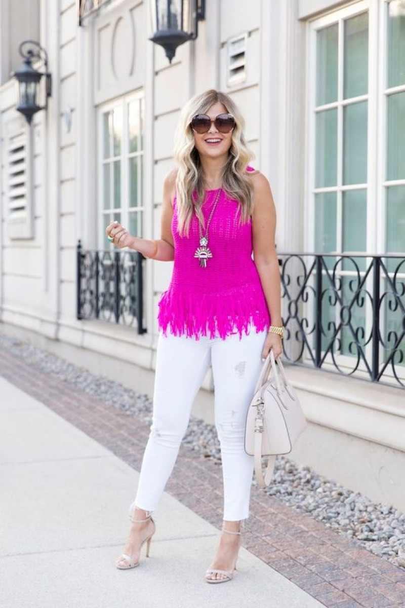 jeans, white legging, pink tunic, beige sandal