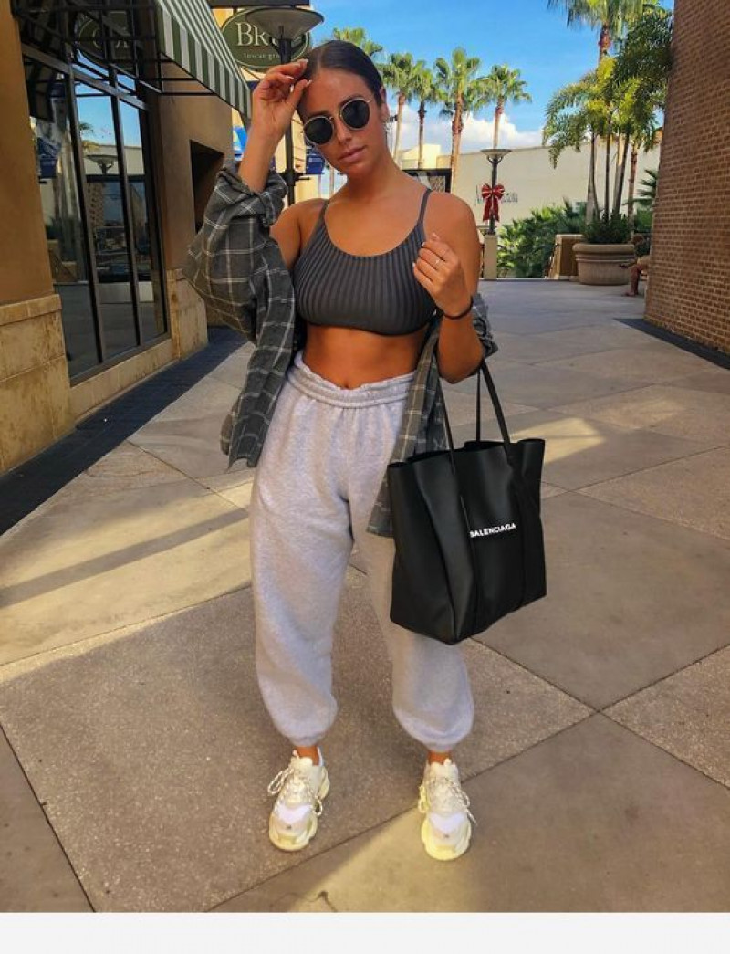 street girl outfit, high street fashion, grey sweat pants, hip hop fashion, street style, beige casual trouser, crop top, yellow trainer