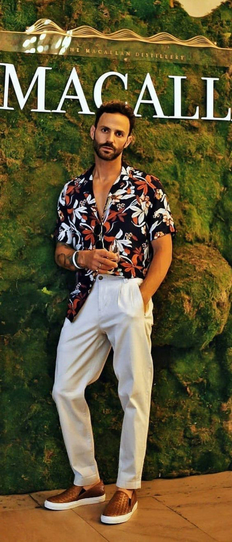 hawaiian outfit for mens, men's shirt, aloha shirt, formal wear, lūʻau, white suit trouser, shirt, beige sneaker, brown free time shoe