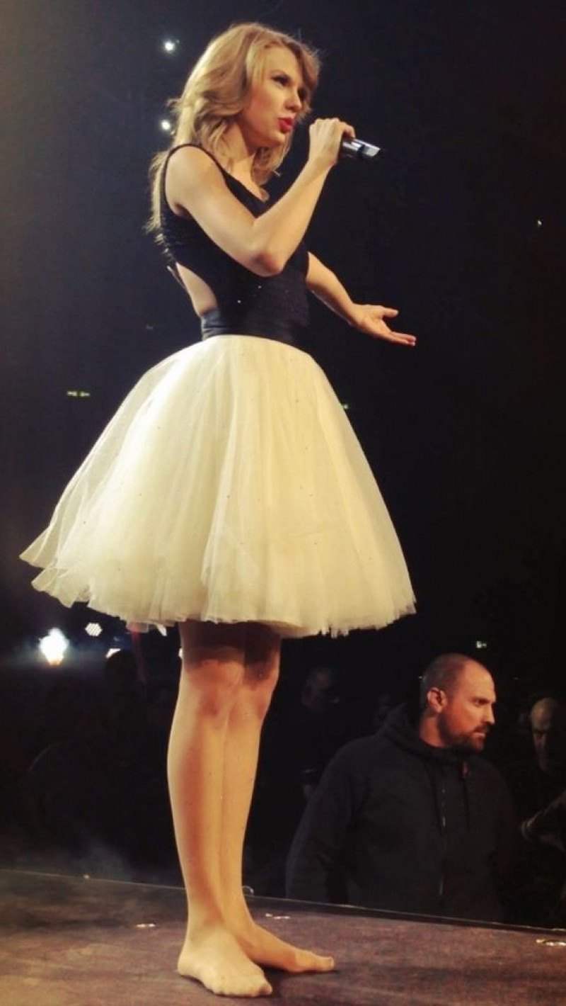 red tour taylor swift treacherous, taylor swift: the eras tour, performing arts, concert tour, taylor swift