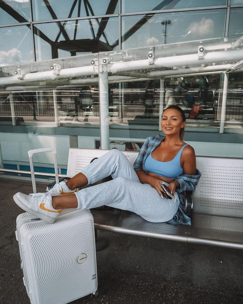 shorts and shirt airport outfits, long sleeve shirt long sleeve, naval architecture, outdoor furniture, cycling shorts, light blue crop top, white sneaker