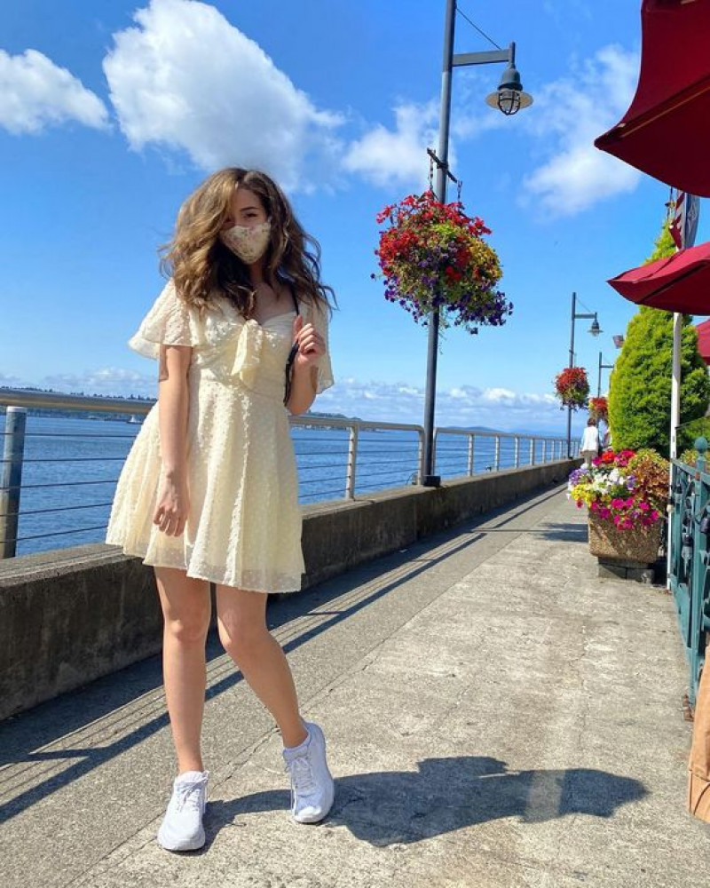 Pokimane feet