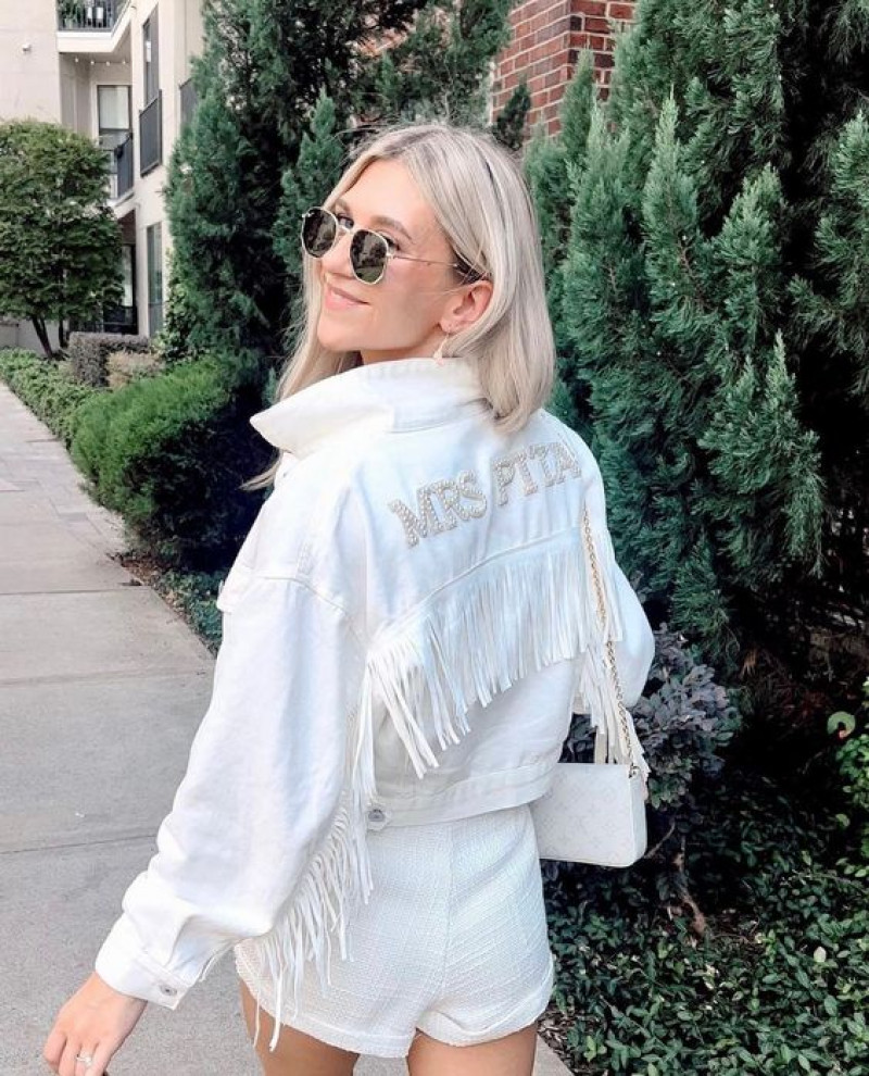 Cropped White Jacket Outfit Ideas 2023
