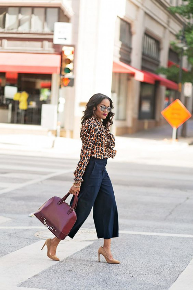 blue casual trouser, blouse, beige pump