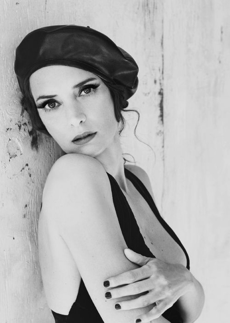 Winona Ryder Sexy Look At L'Oreal Paris