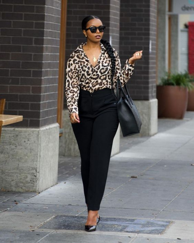 black casual trouser, shirt, black pump