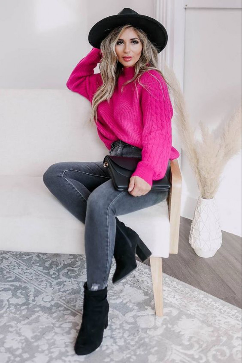 fashion model, winter clothing, street style, grey casual trouser, pink sweater, black casual boot chelsea and ankle boot, white casual boot trainer
