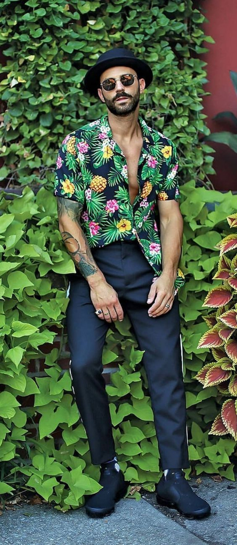 hawaiian outfit men, hawaiian fashion, aloha shirt, lūʻau, casual trouser, shirt, dark blue and navy free time shoe, dark blue and navy casual boot chelsea and ankle boot