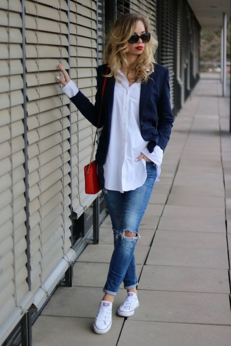 casual chic, casual chic fashion, womens fashion, blue suit jackets and tuxedo, blue casual trouser, white sneaker