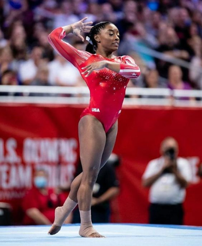 Simone Biles Hot Legs