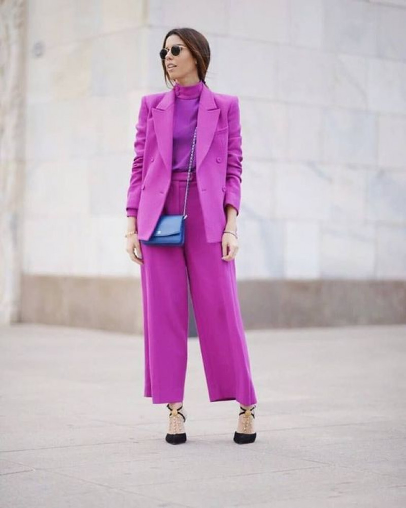 looks paleta inverno frio, women's pant suit, ankle pantsuit, women's suits, pink formal trouser, pink wool coat, beige pump