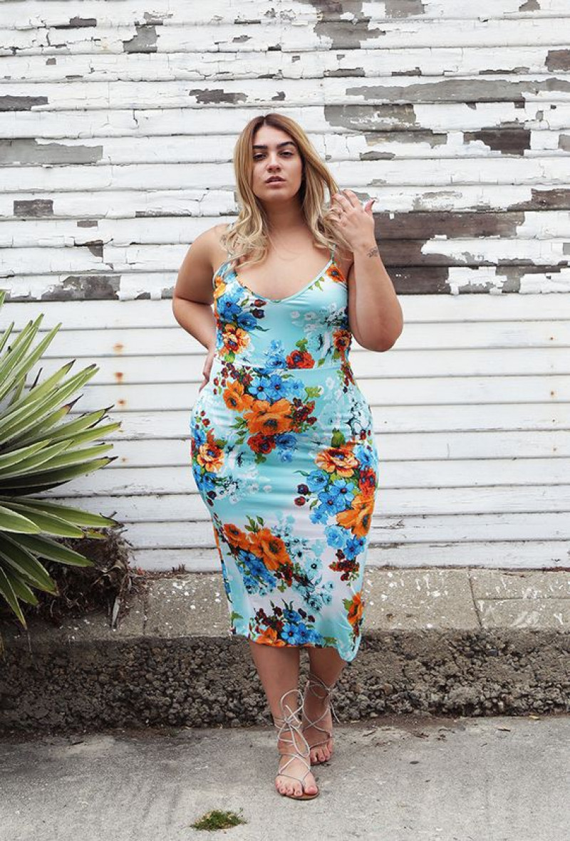 summer dresses for curvy women, plus-size clothing, fashion accessory, cocktail dress, day dress, midi dress, beige formal sandal