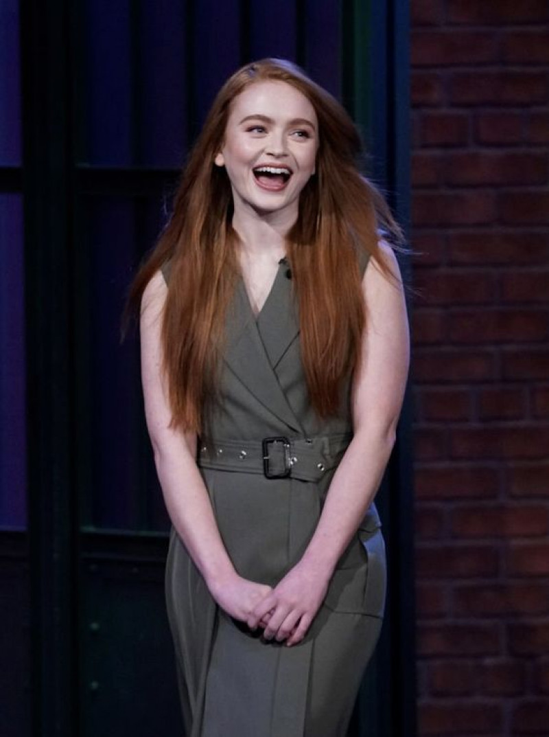 late night with seth meyers, late-night talk show, sadie sink