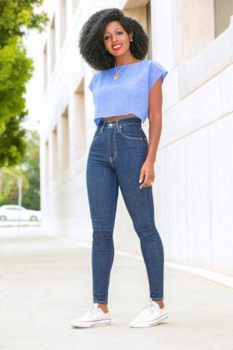 casual high waisted jeans crop top outfits, slim-fit pants, blue casual trouser, light blue crop top, white sneaker, high-rise, crop top