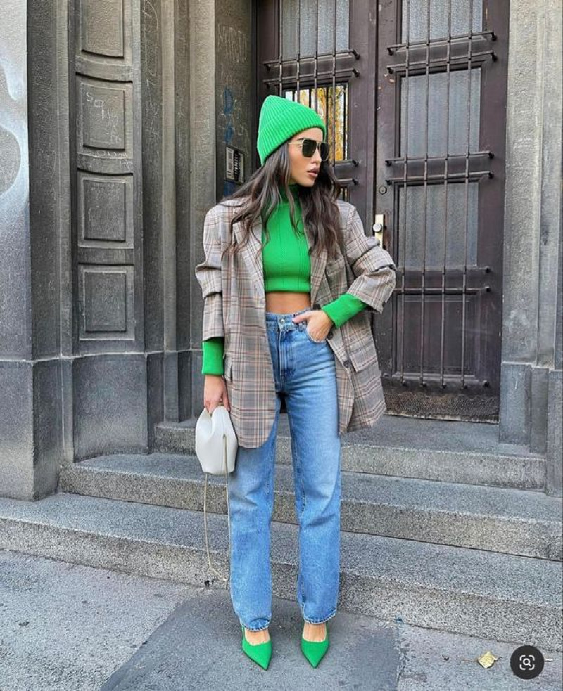 green beanie and pointed heels