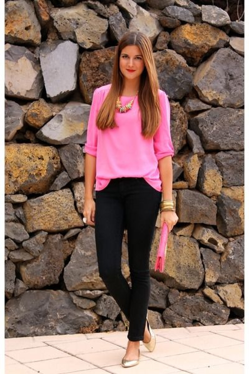outfit blusas rosadas, black casual trouser, pink top, beige pump