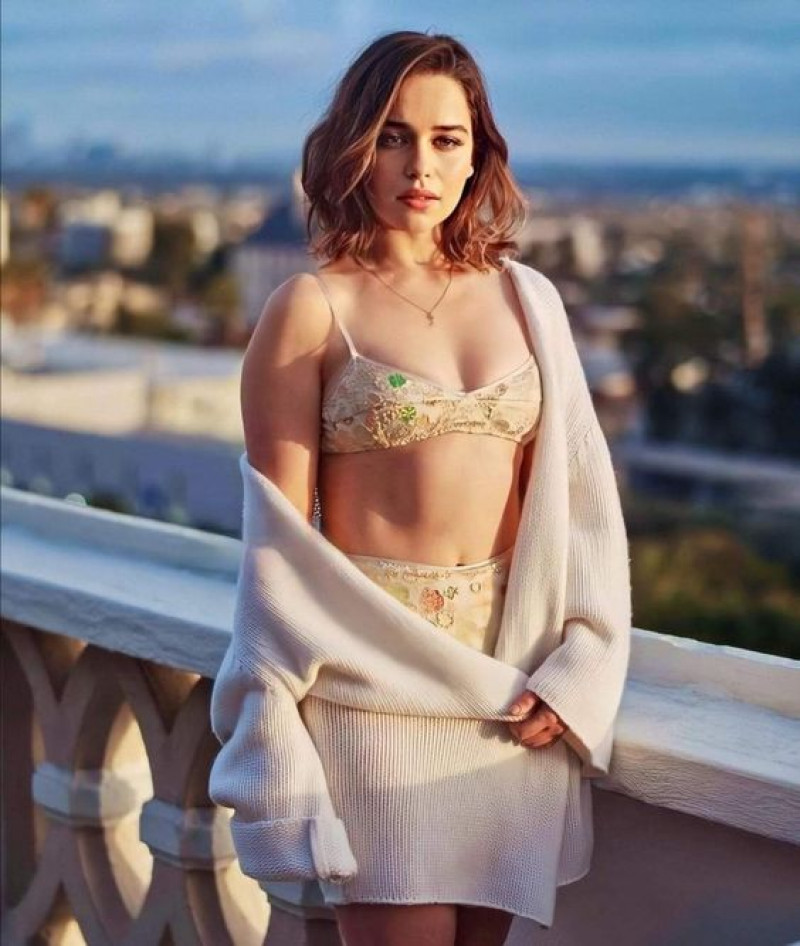 Emilia Clarke Sexy Pics