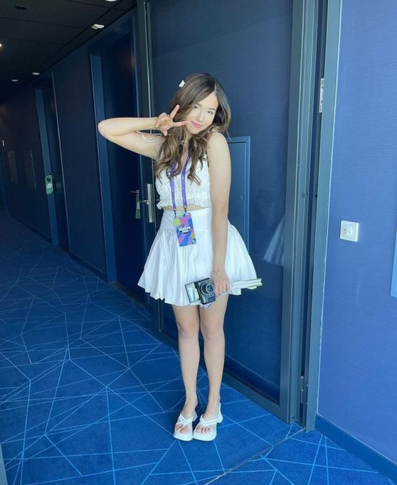 Pokimane feet