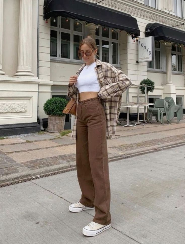 What To Wear With Brown Pants: Outfits For Women