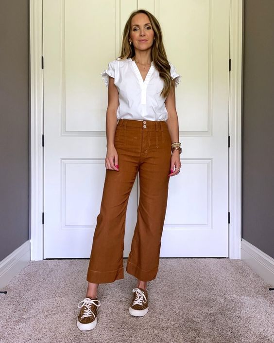 What To Wear With Brown Pants: Outfits For Women